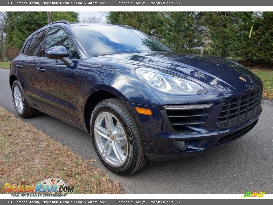 Front 3/4 View of 2018 Porsche Macan  Photo #1