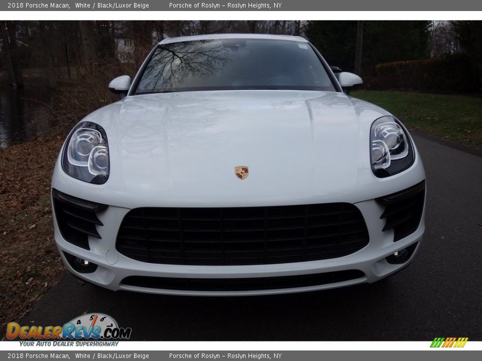2018 Porsche Macan White / Black/Luxor Beige Photo #2