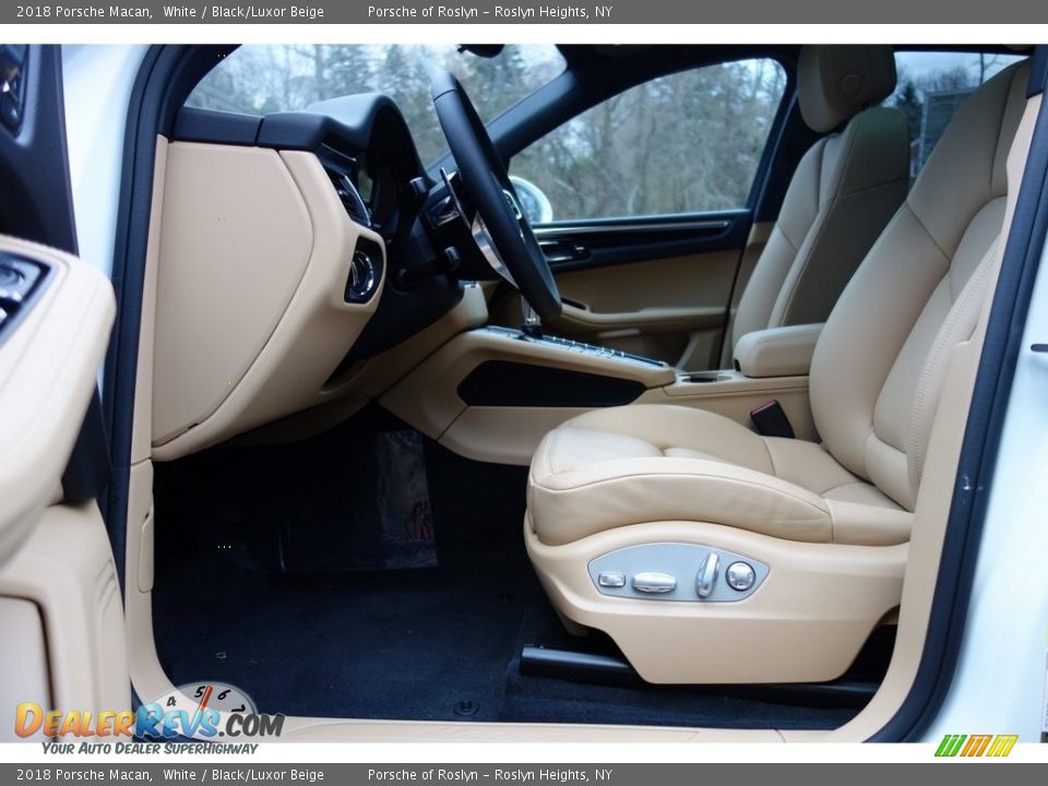 2018 Porsche Macan White / Black/Luxor Beige Photo #12