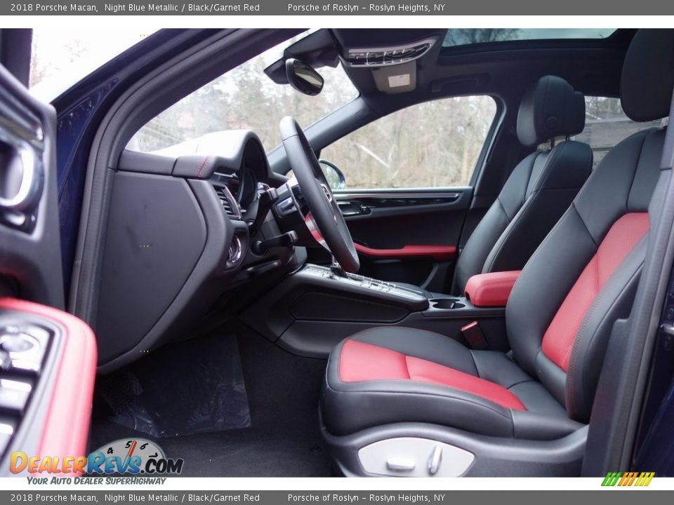 Front Seat of 2018 Porsche Macan  Photo #12