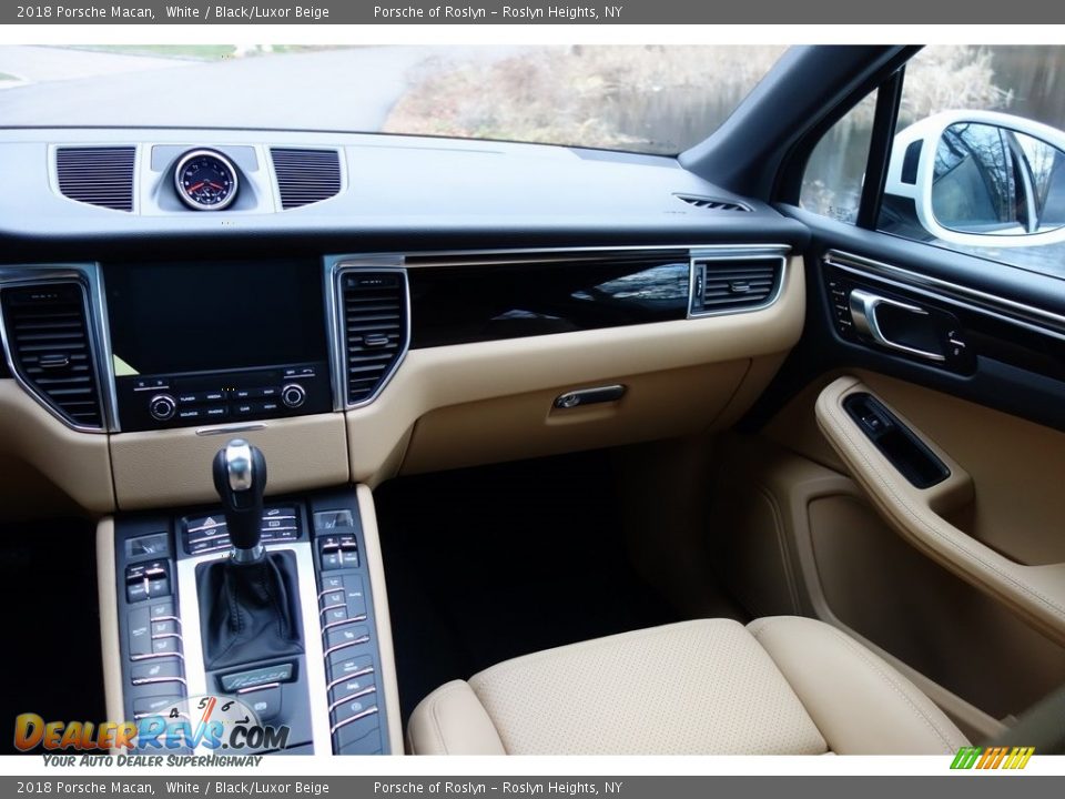 2018 Porsche Macan White / Black/Luxor Beige Photo #15