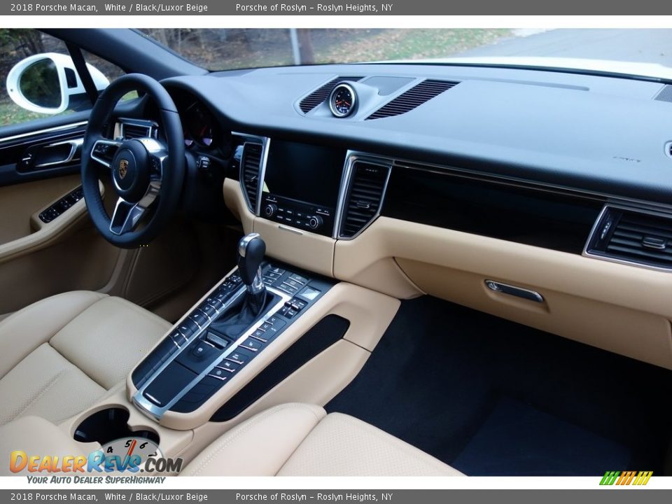 2018 Porsche Macan White / Black/Luxor Beige Photo #16
