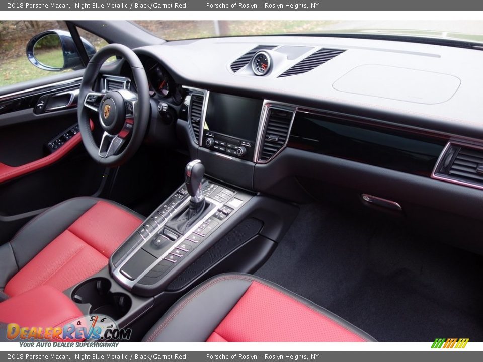 2018 Porsche Macan Night Blue Metallic / Black/Garnet Red Photo #16