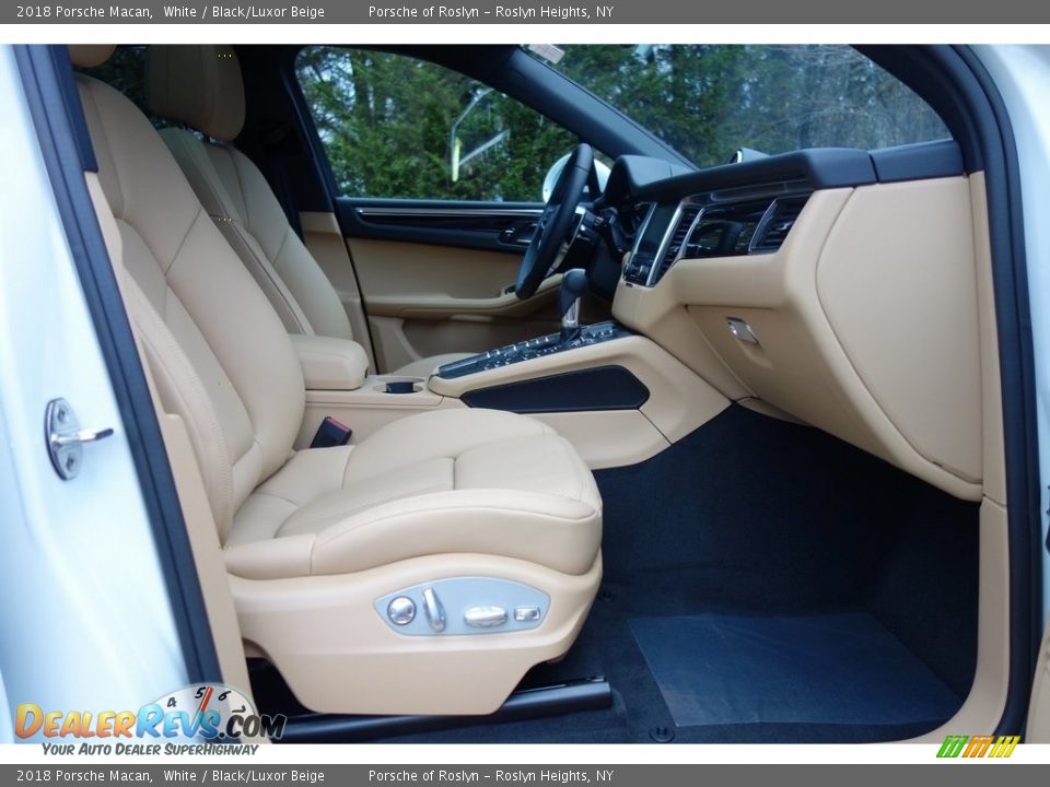 2018 Porsche Macan White / Black/Luxor Beige Photo #18