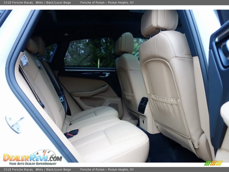 2018 Porsche Macan White / Black/Luxor Beige Photo #19
