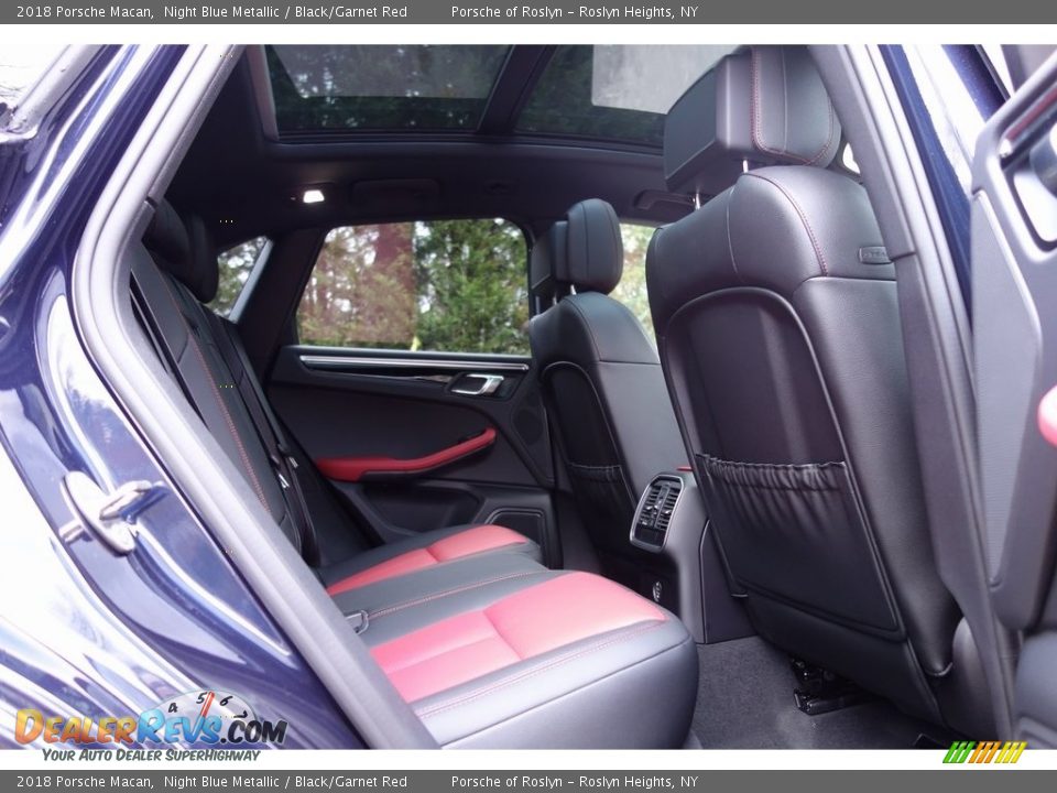 2018 Porsche Macan Night Blue Metallic / Black/Garnet Red Photo #19