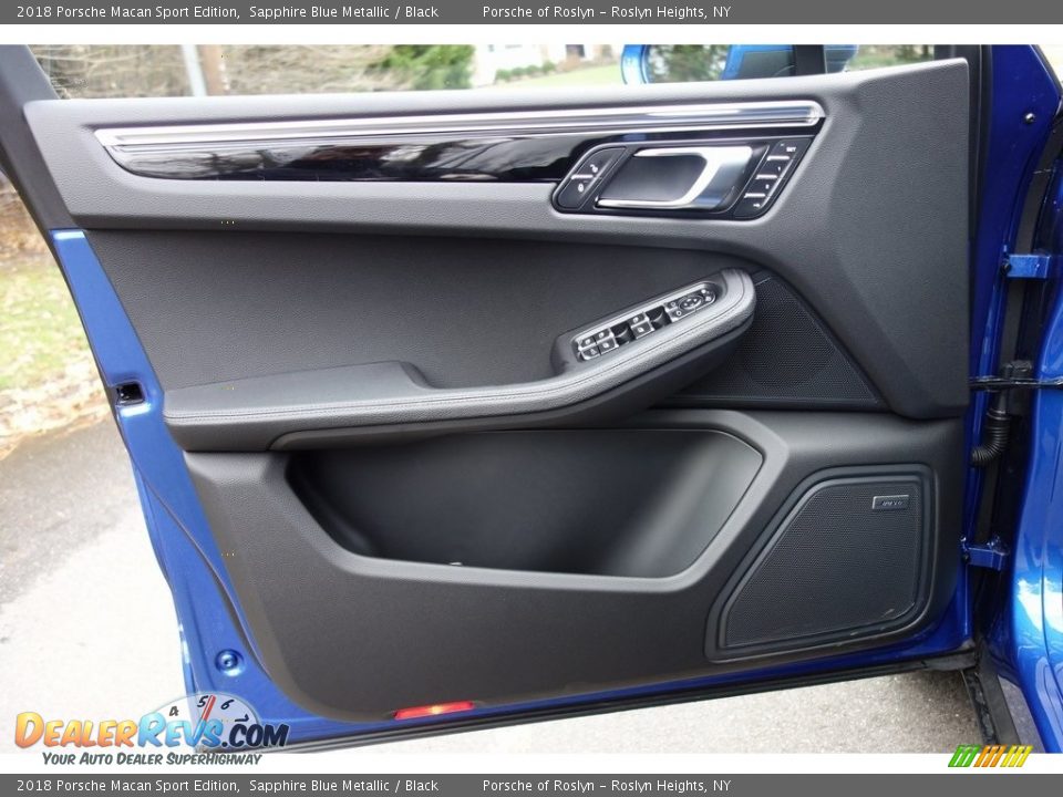 Door Panel of 2018 Porsche Macan Sport Edition Photo #11