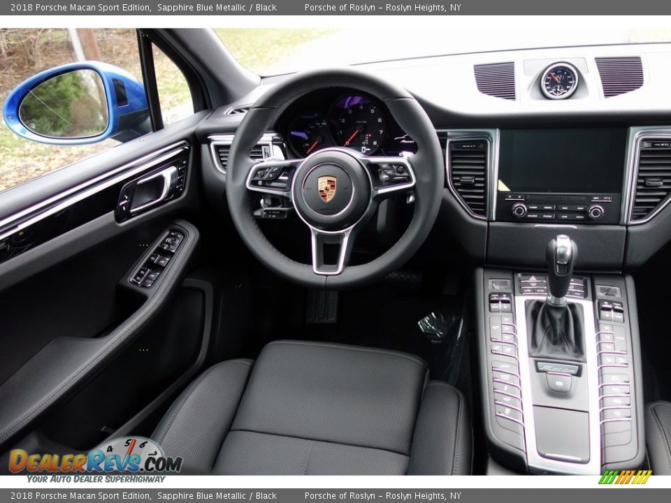 Dashboard of 2018 Porsche Macan Sport Edition Photo #13