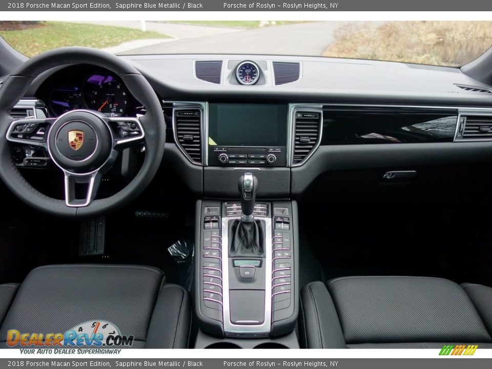 Dashboard of 2018 Porsche Macan Sport Edition Photo #14