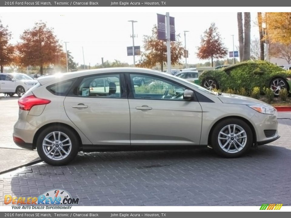 2016 Ford Focus SE Hatch Tectonic / Charcoal Black Photo #8