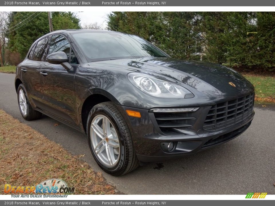 2018 Porsche Macan Volcano Grey Metallic / Black Photo #1