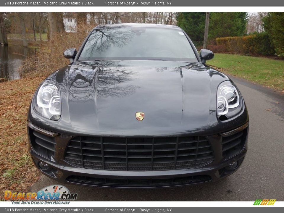 2018 Porsche Macan Volcano Grey Metallic / Black Photo #2
