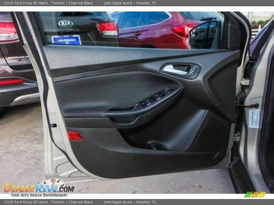 2016 Ford Focus SE Hatch Tectonic / Charcoal Black Photo #17