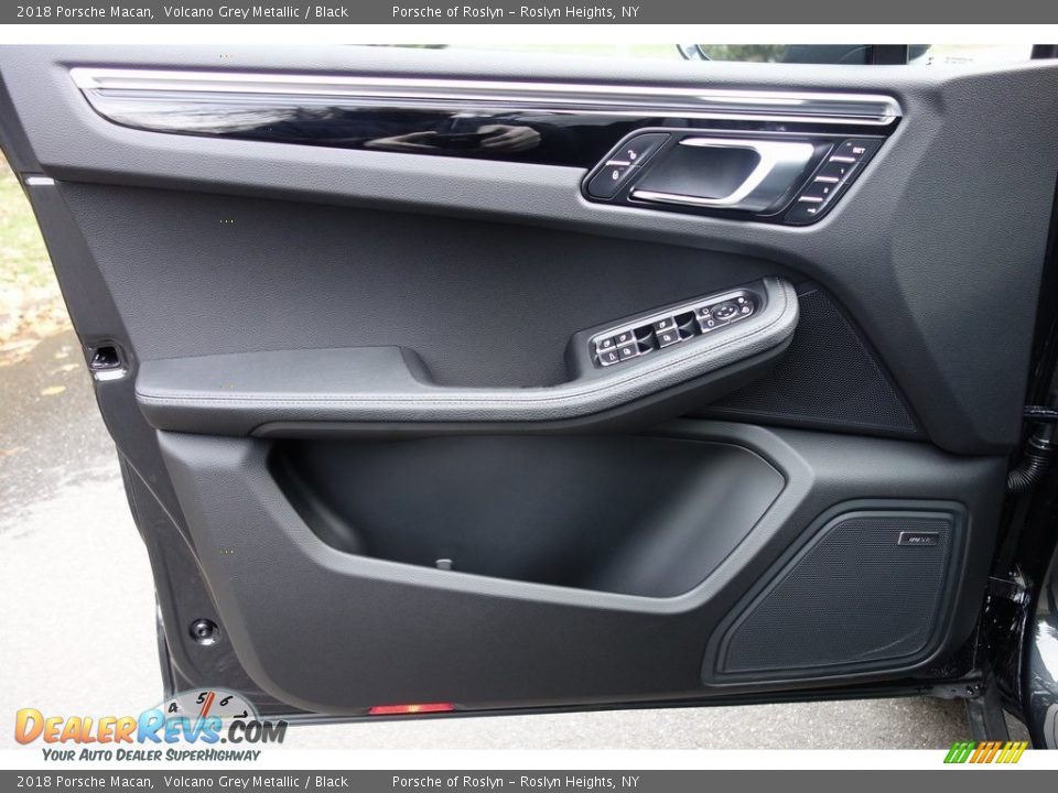 2018 Porsche Macan Volcano Grey Metallic / Black Photo #11