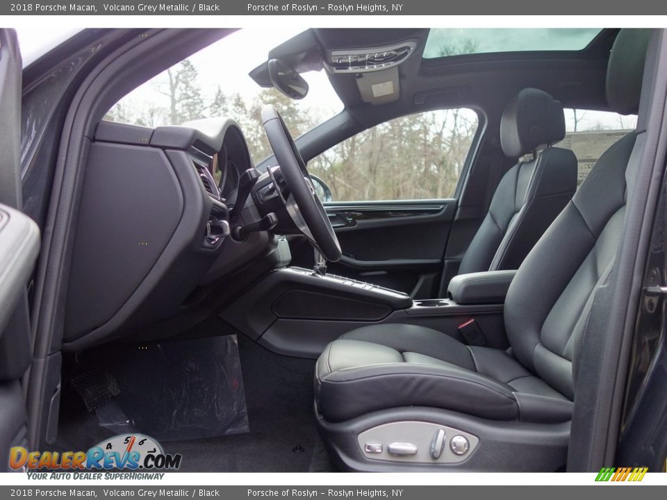 2018 Porsche Macan Volcano Grey Metallic / Black Photo #12