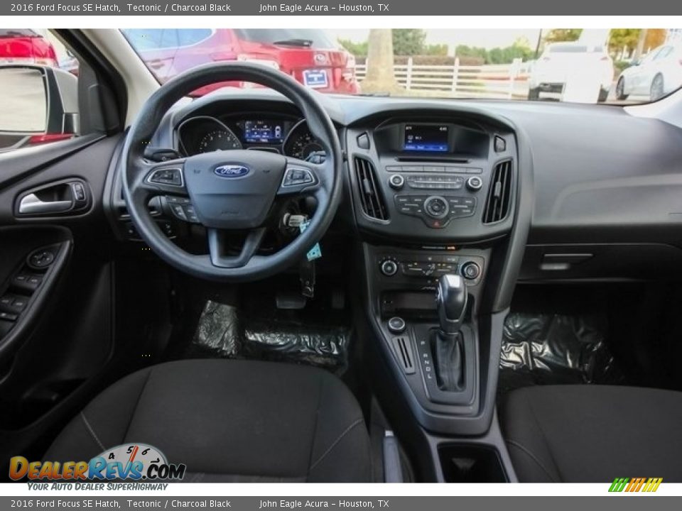2016 Ford Focus SE Hatch Tectonic / Charcoal Black Photo #27