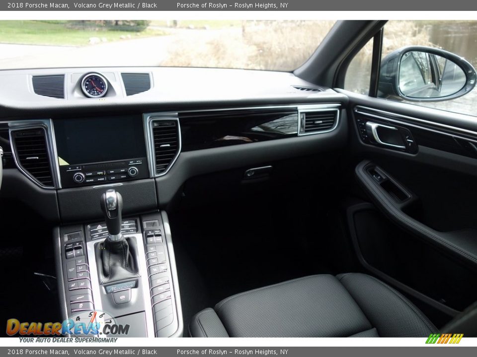 2018 Porsche Macan Volcano Grey Metallic / Black Photo #15