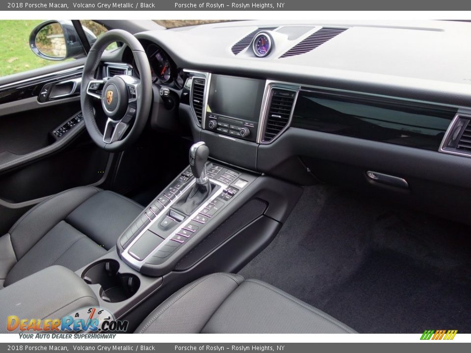 2018 Porsche Macan Volcano Grey Metallic / Black Photo #16