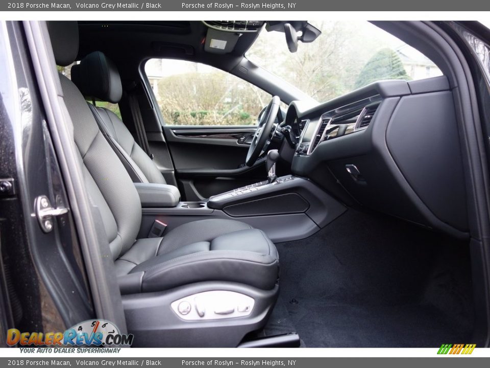 2018 Porsche Macan Volcano Grey Metallic / Black Photo #18