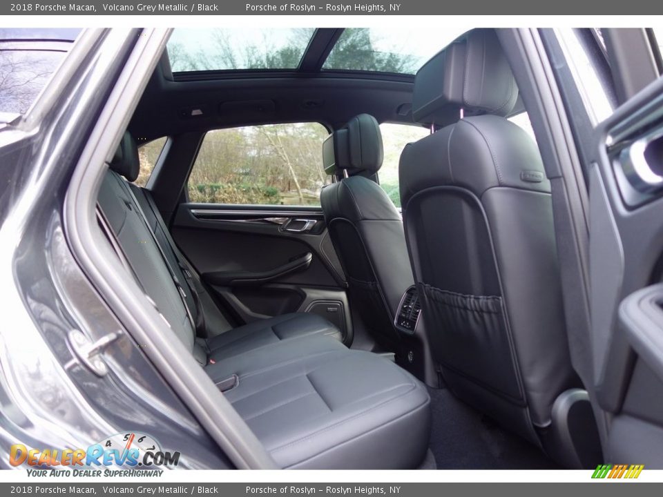 2018 Porsche Macan Volcano Grey Metallic / Black Photo #19