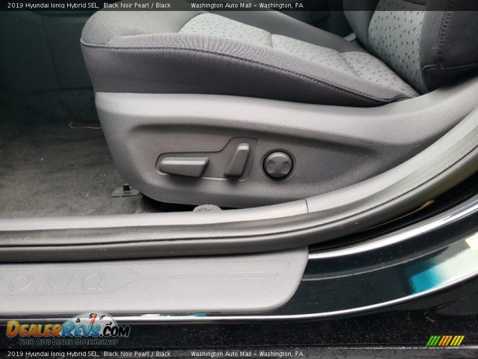 Controls of 2019 Hyundai Ioniq Hybrid SEL Photo #11