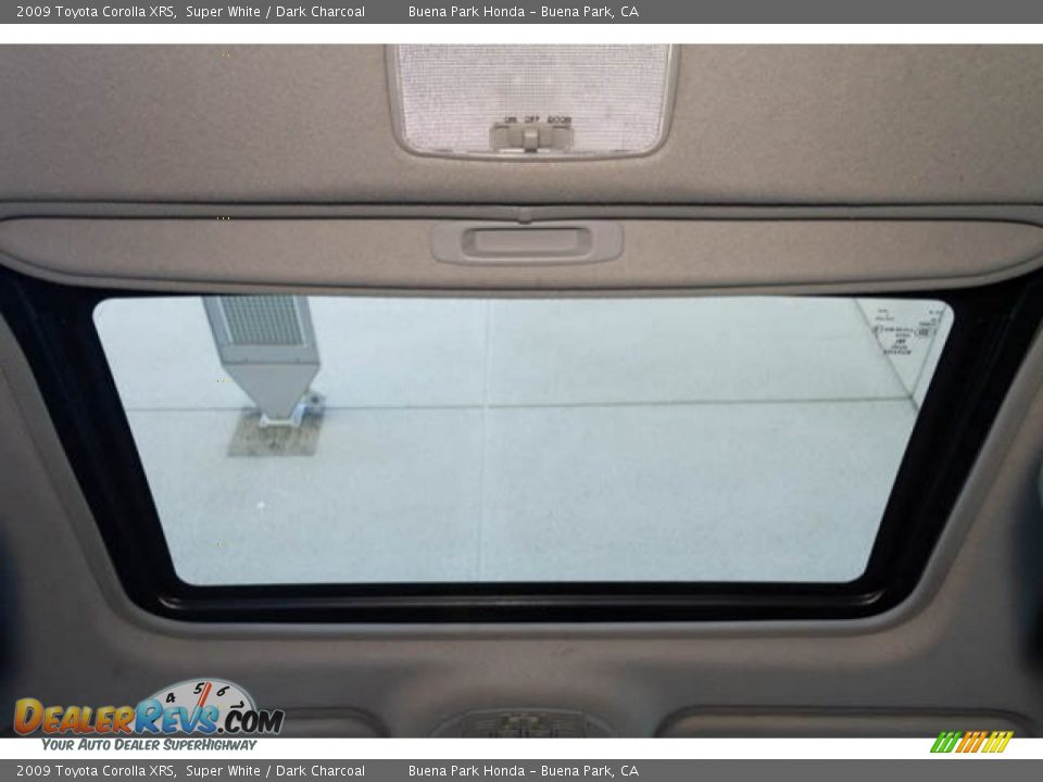 2009 Toyota Corolla XRS Super White / Dark Charcoal Photo #18