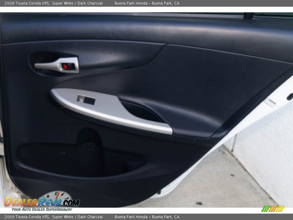 2009 Toyota Corolla XRS Super White / Dark Charcoal Photo #29