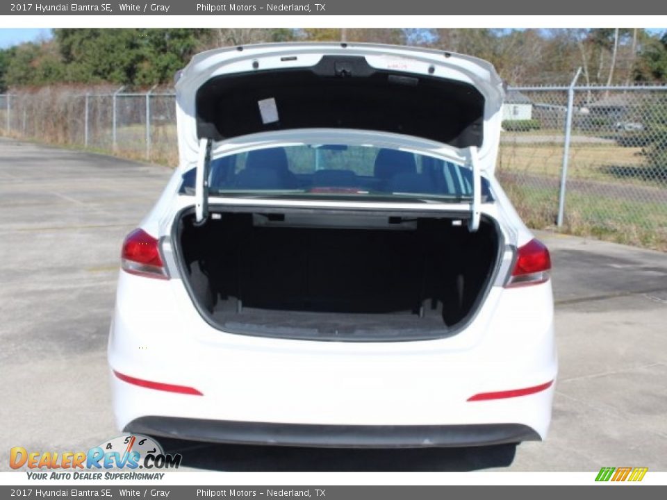 2017 Hyundai Elantra SE White / Gray Photo #20