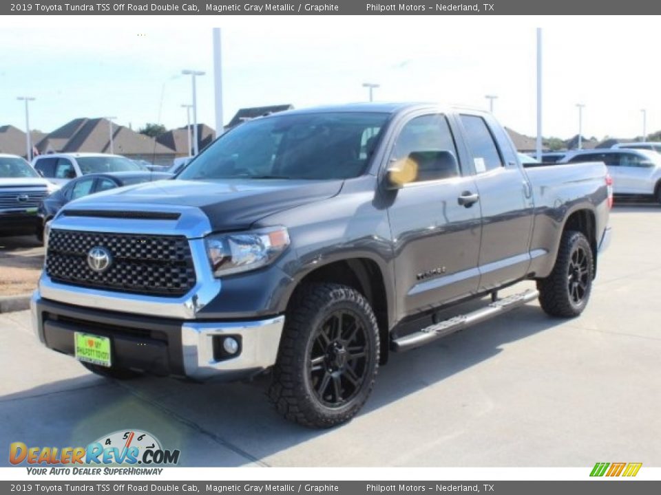 Front 3/4 View of 2019 Toyota Tundra TSS Off Road Double Cab Photo #4