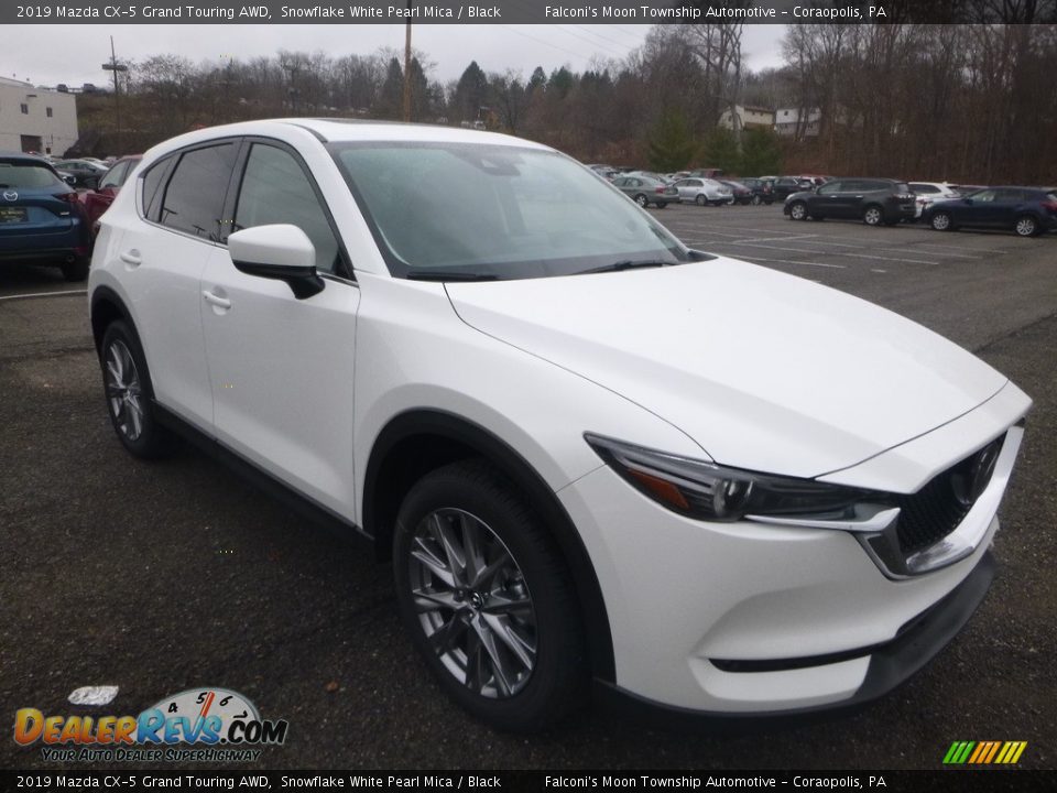 Front 3/4 View of 2019 Mazda CX-5 Grand Touring AWD Photo #3