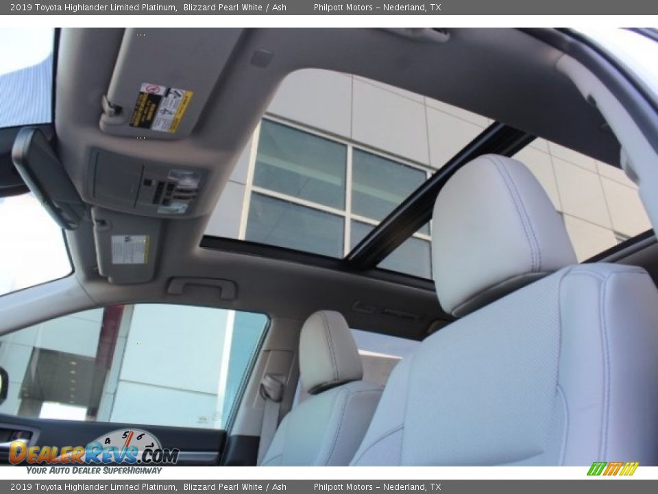 2019 Toyota Highlander Limited Platinum Blizzard Pearl White / Ash Photo #18