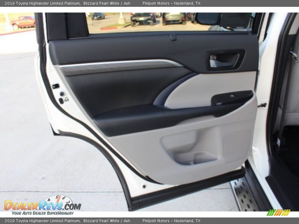 2019 Toyota Highlander Limited Platinum Blizzard Pearl White / Ash Photo #19