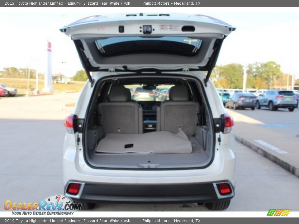 2019 Toyota Highlander Limited Platinum Blizzard Pearl White / Ash Photo #24