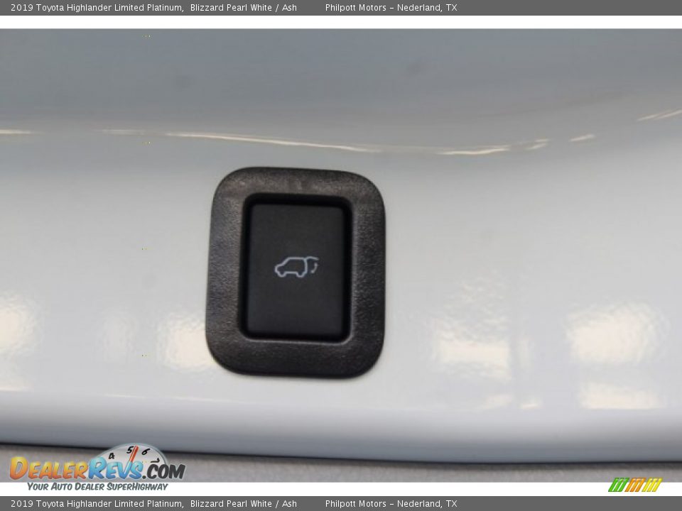 2019 Toyota Highlander Limited Platinum Blizzard Pearl White / Ash Photo #25