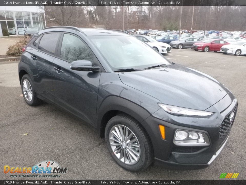 Front 3/4 View of 2019 Hyundai Kona SEL AWD Photo #3