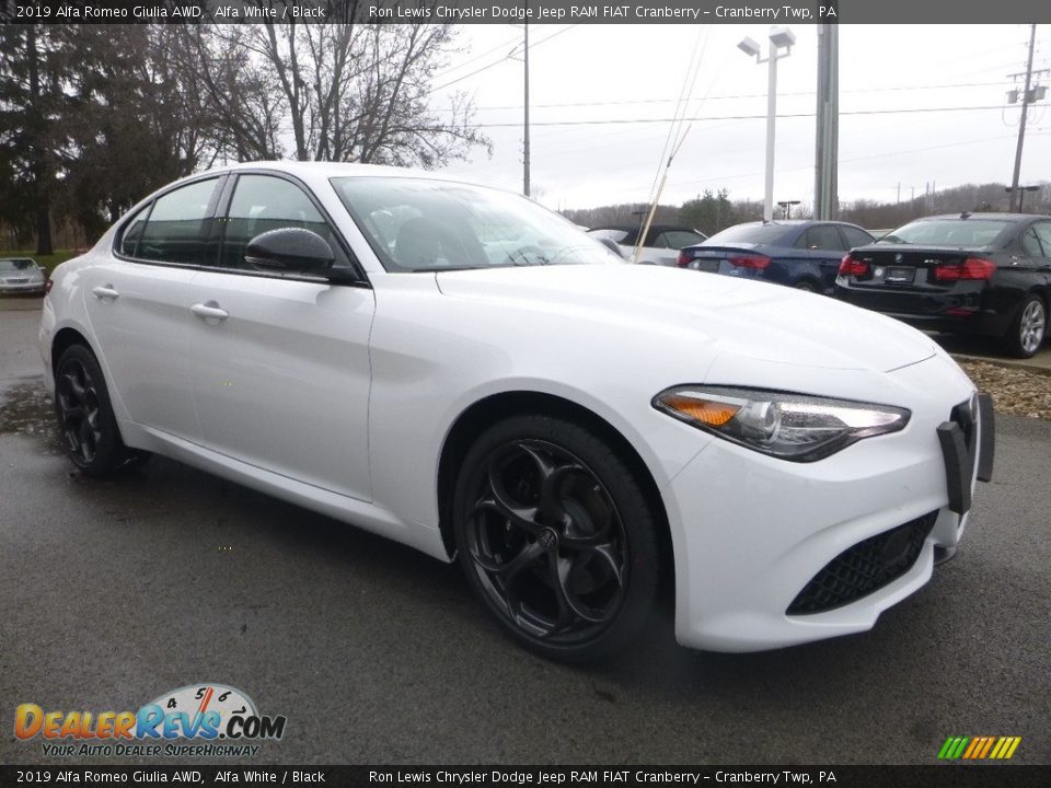 Front 3/4 View of 2019 Alfa Romeo Giulia AWD Photo #12