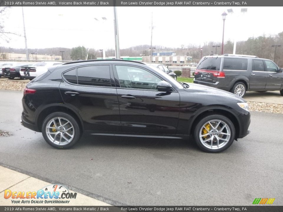 2019 Alfa Romeo Stelvio AWD Volcano Black Metallic / Black Photo #10