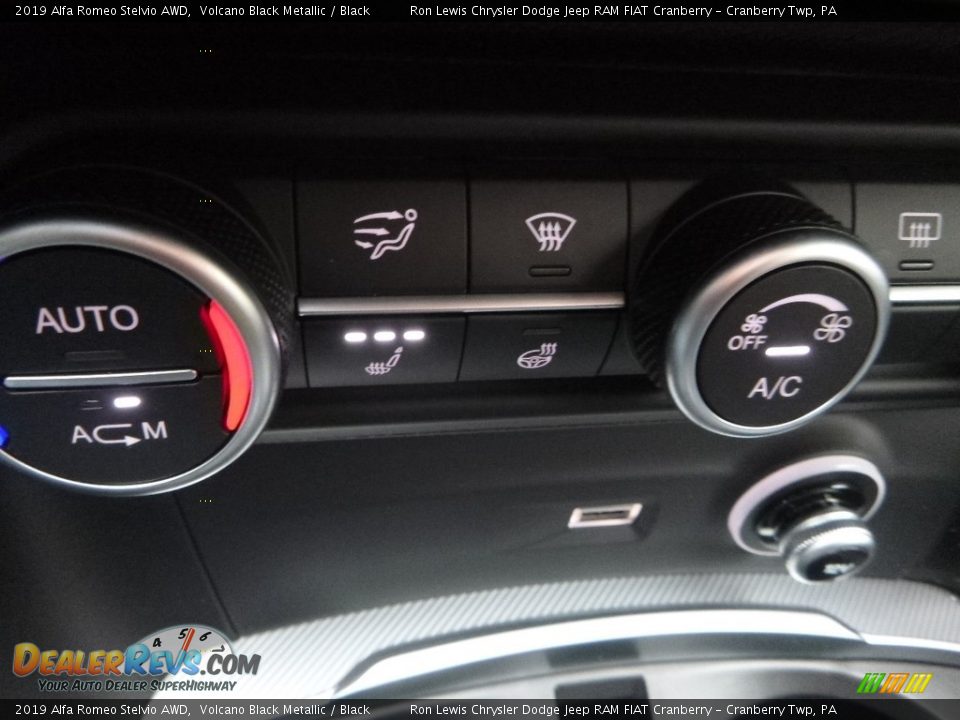 2019 Alfa Romeo Stelvio AWD Volcano Black Metallic / Black Photo #25