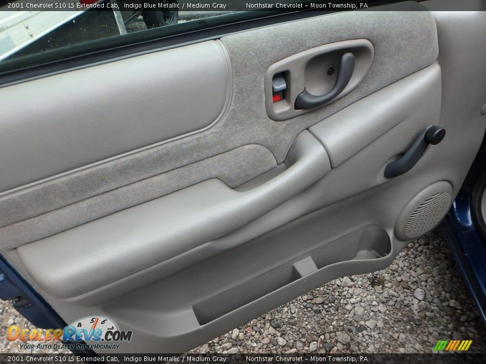 2001 Chevrolet S10 LS Extended Cab Indigo Blue Metallic / Medium Gray Photo #10