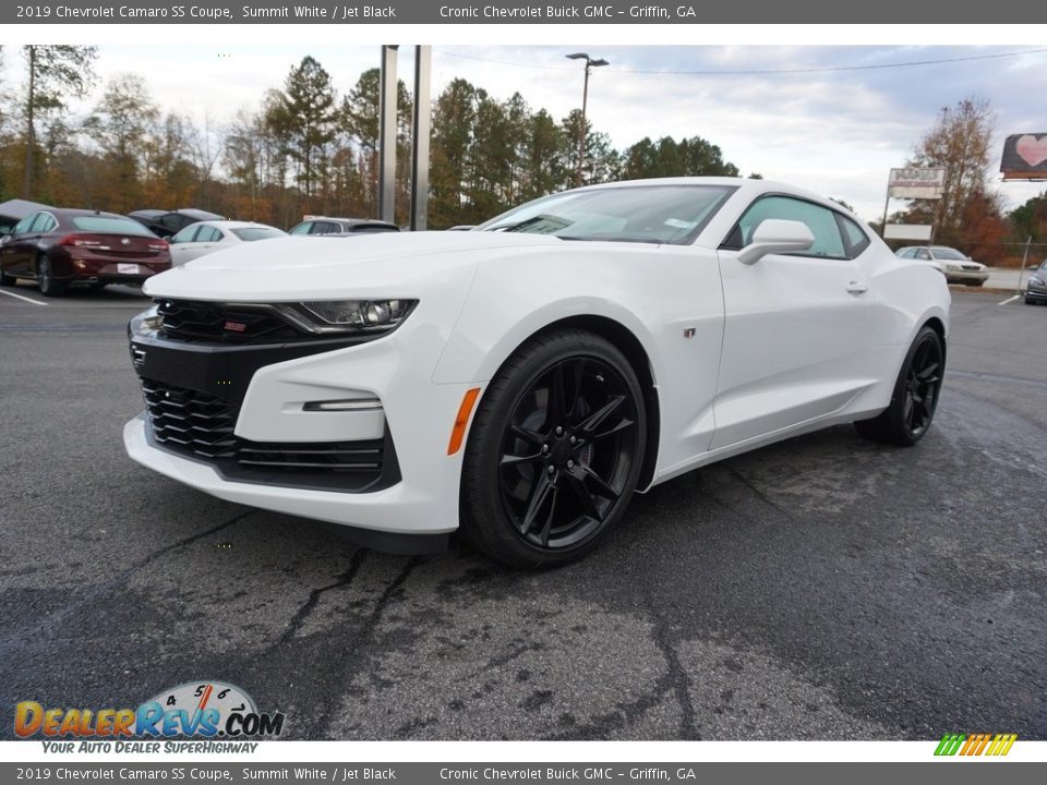 Front 3/4 View of 2019 Chevrolet Camaro SS Coupe Photo #3