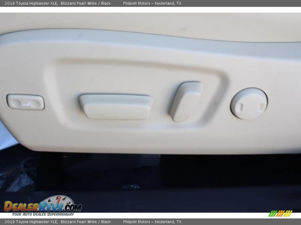 2019 Toyota Highlander XLE Blizzard Pearl White / Black Photo #11