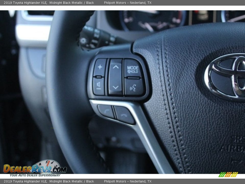 2019 Toyota Highlander XLE Steering Wheel Photo #17