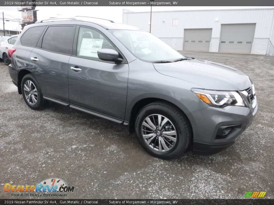 Front 3/4 View of 2019 Nissan Pathfinder SV 4x4 Photo #1