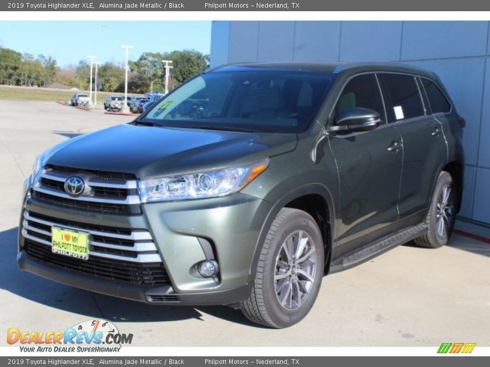 Front 3/4 View of 2019 Toyota Highlander XLE Photo #4