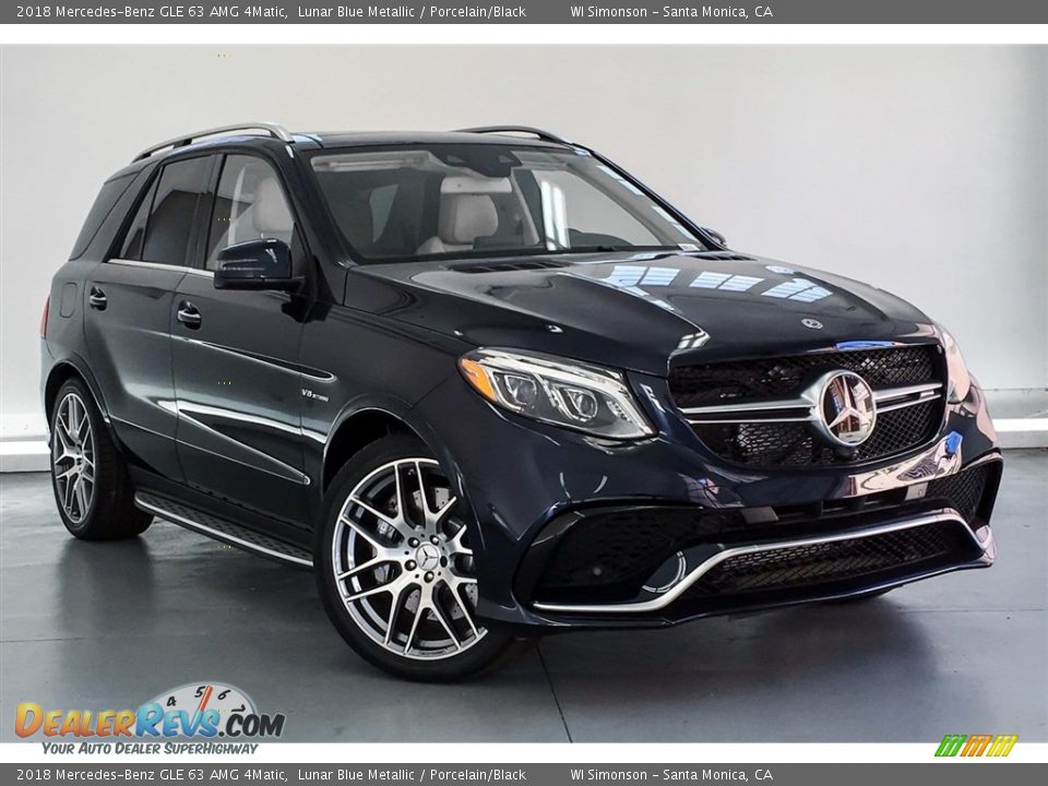 Front 3/4 View of 2018 Mercedes-Benz GLE 63 AMG 4Matic Photo #12