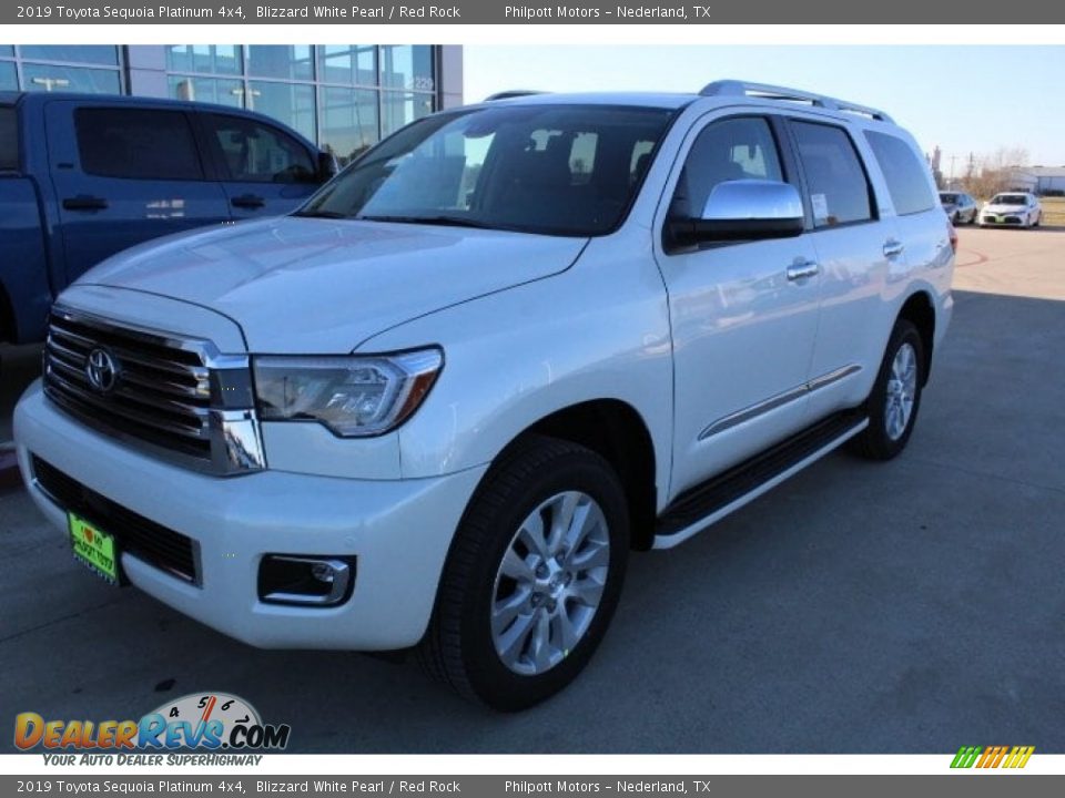 Front 3/4 View of 2019 Toyota Sequoia Platinum 4x4 Photo #4