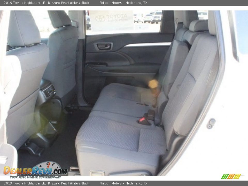 2019 Toyota Highlander LE Blizzard Pearl White / Black Photo #17