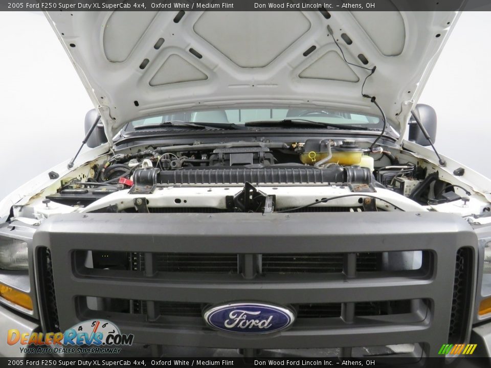 2005 Ford F250 Super Duty XL SuperCab 4x4 Oxford White / Medium Flint Photo #6