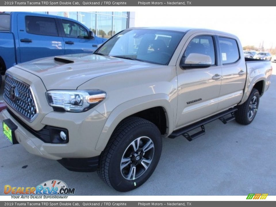 Front 3/4 View of 2019 Toyota Tacoma TRD Sport Double Cab Photo #4