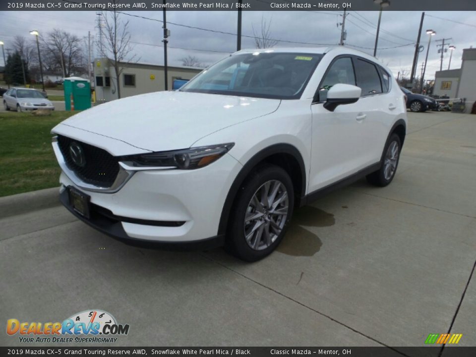 Front 3/4 View of 2019 Mazda CX-5 Grand Touring Reserve AWD Photo #1